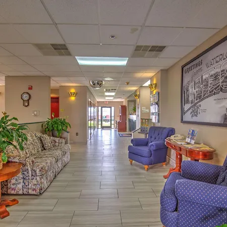 Super 8 By Wyndham Waterloo
