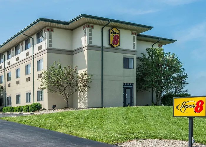 Super 8 By Wyndham Waterloo
