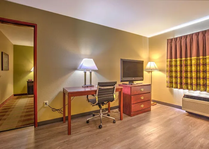 Super 8 By Wyndham Hotel 2*