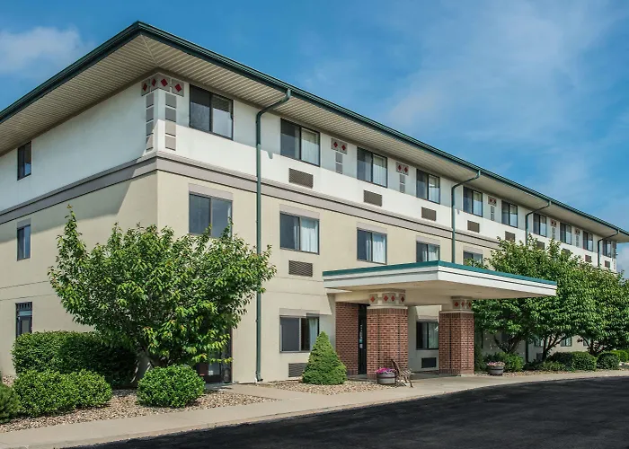 Super 8 By Wyndham Hotel Waterloo