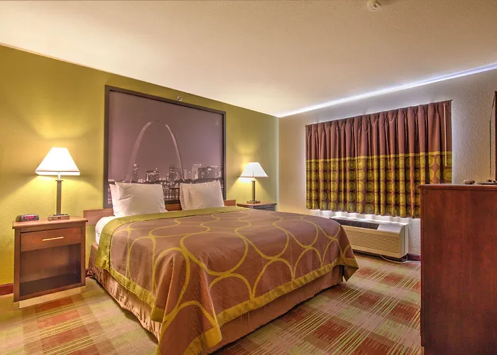 Super 8 By Wyndham Hotel Waterloo