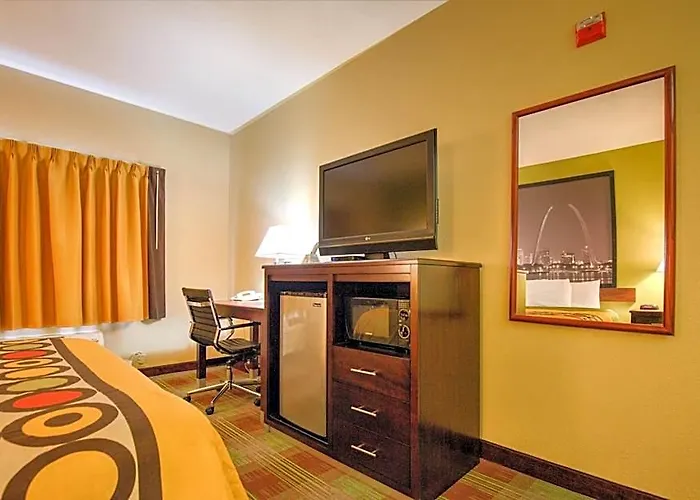 Super 8 By Wyndham Hotel Waterloo