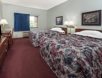 Super 8 By Wyndham Waterloo