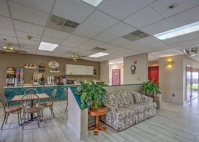 Super 8 By Wyndham Hotel