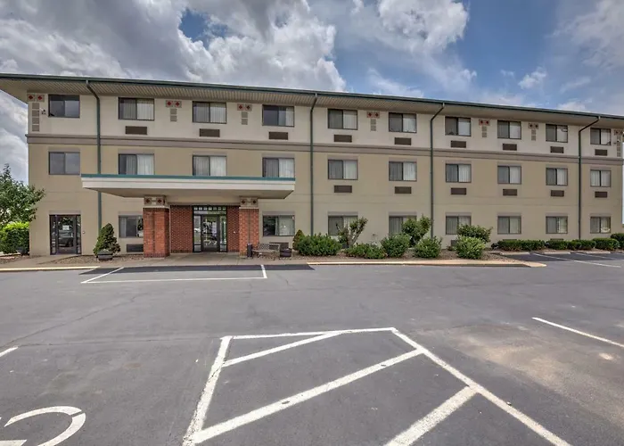 Super 8 By Wyndham Hotel 2*